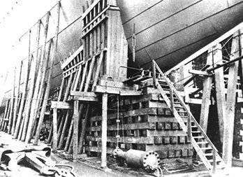 31 мая 1911 года. Титаник на стапелях перед спуском на воду.