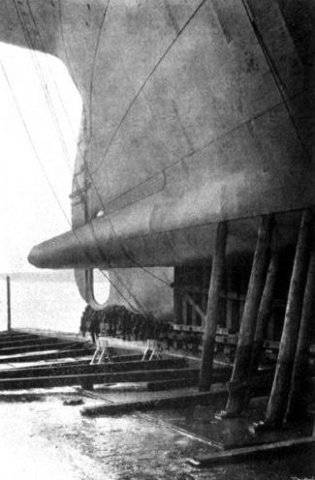 31 мая 1911 года. Вид на корму справа по борту, готовую к спуску на воду.