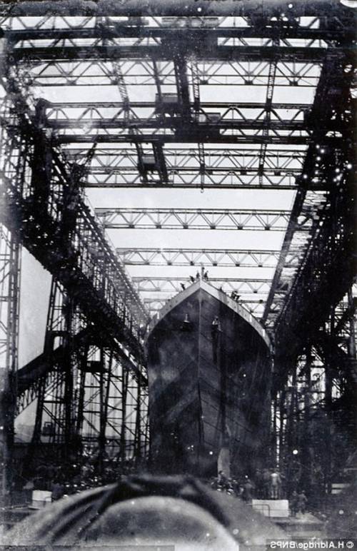В 12.15 31 мая 1911 корпус Титаника начинает свое движение к воде