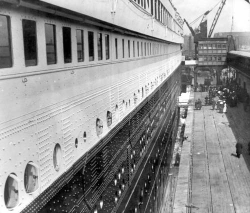10 апреля 1912 года. Это фото сделано отцом Ф. Брауном при посадке на Титаник.
