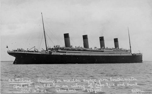 10 апреля 1912 года. Из-за чуть не случившегося столкновения с лайнером "Нью Йорк", капитан Смит приказал опустить якорь до уровня ватерлинии, на случай повторения ситуации, что бы помочь судну быстрее остановиться.