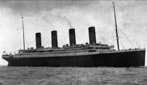 10 апреля 1912 года. Титаник взял курс на французский порт Шербур, путешествие длиной 77 морских миль (143 км). Погода была ветреной, хорошей, но немного холодной и пасмурной.