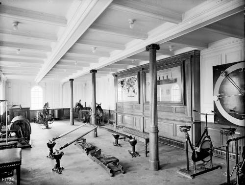Гимнастический зал на шлюпочной палубе RMS Titanic. Снимок официального фотографа верфи "Harland & Wolff" Роберта Уелча. 27 марта 1912 г.