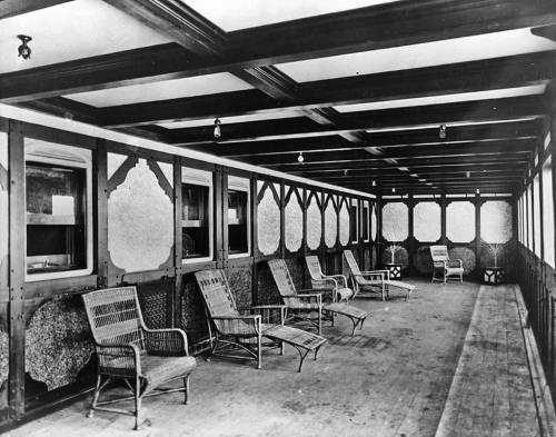 Личный променад люкс-апартаментов по левому борту RMS Titanic (B-52/54/56). Снимок официального фотографа верфи "Harland & Wolff" Роберта Уелча. 27 марта 1912 г.