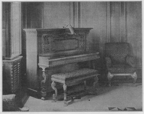 Пианино Steinway в вестибюле первого класса на шлюпочной палубе "Олимпика"